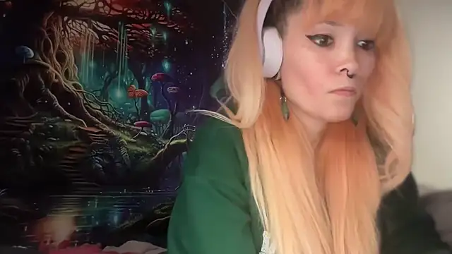 Snapshot of FRRANNKIE chatting on March 2, 7:15 am FRRANNKIE online show from March 2, 7:15 am