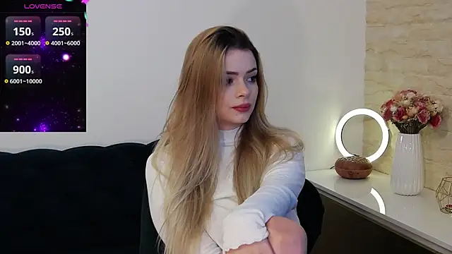 Kailynn Moenn online show from December 6, 7:23 pm