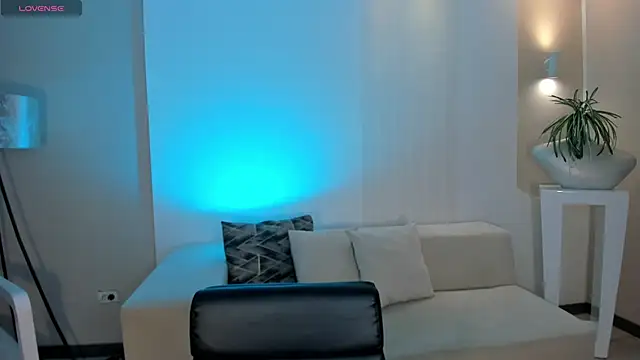 Snapshot of DannaCruz chatting on March 8, 10:43 am DannaCruz online show from March 8, 10:43 am