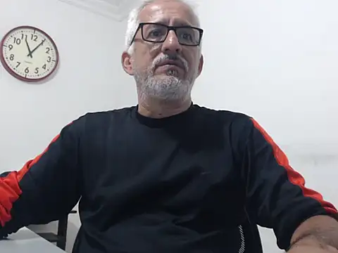 Snapshot of cenizo10124 chatting on December 3, 4:03 am cenizo10124 online show from December 3, 4:03 am