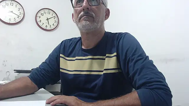 Snapshot of cenizo10124 chatting on December 6, 10:08 pm cenizo10124 online show from December 6, 10:08 pm