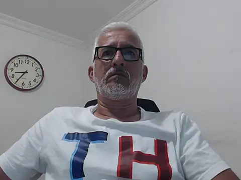 Snapshot of cenizo10124 chatting on September 29, 1:33 am cenizo10124 online show from September 29, 1:33 am