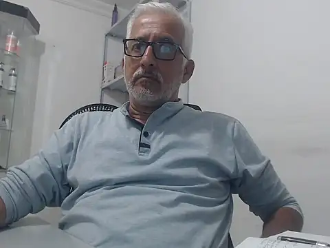 Snapshot of cenizo10124 chatting on October 21, 2:18 pm cenizo10124 online show from October 21, 2:18 pm