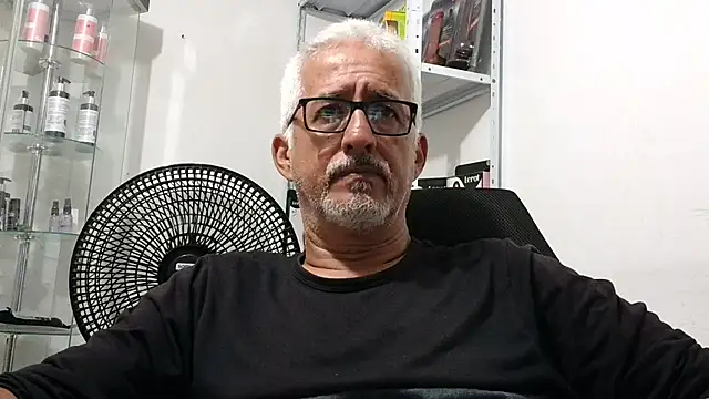 Snapshot of cenizo10124 chatting on November 7, 2:55 am cenizo10124 online show from November 7, 2:55 am