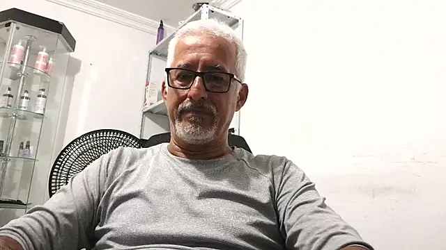 Snapshot of cenizo10124 chatting on November 11, 9:48 pm cenizo10124 online show from November 11, 9:48 pm