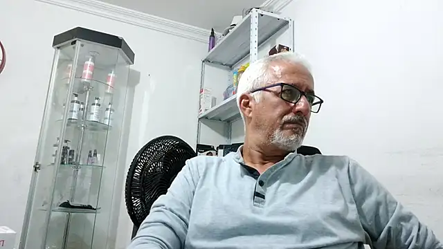 Snapshot of cenizo10124 chatting on November 14, 1:04 am cenizo10124 online show from November 14, 1:04 am