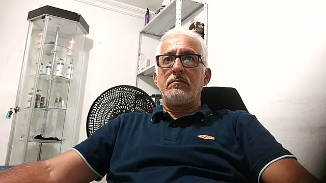 Snapshot of cenizo10124 chatting on November 17, 9:09 pm cenizo10124 online show from November 17, 9:09 pm