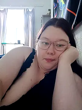 Snapshot of Sexycurvyemilyy chatting on February 1, 2:48 pm Sexycurvyemilyy online show from February 1, 2:48 pm