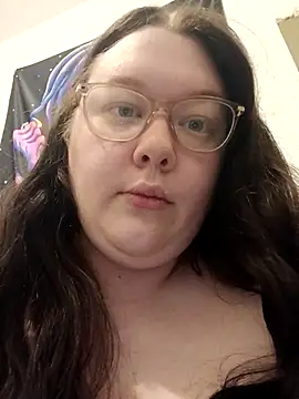 Snapshot of Sexycurvyemilyy chatting on February 10, 4:05 am Sexycurvyemilyy online show from February 10, 4:05 am