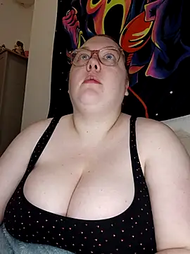 Snapshot of Sexycurvyemilyy chatting on March 2, 9:10 pm Sexycurvyemilyy online show from March 2, 9:10 pm