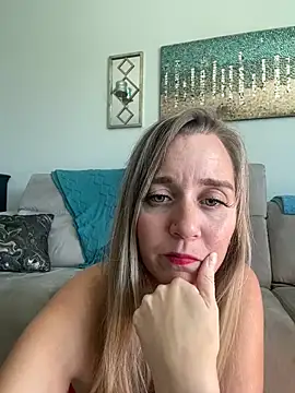 SkyelarSommer online show from December 3, 5:55 pm