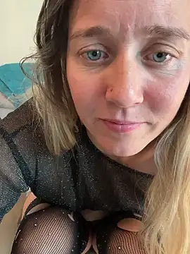 SkyelarSommer online show from December 11, 5:37 pm