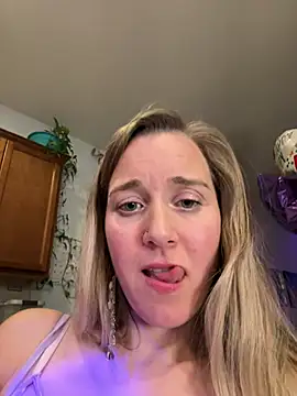 SkyelarSommer online show from February 23, 5:45 am