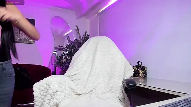 Snapshot of NebetColin chatting on October 8, 7:11 pm NebetColin online show from October 8, 7:11 pm