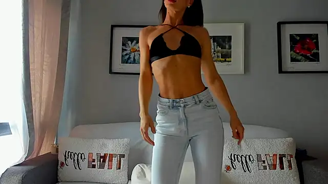 bellahot77 online show from September 18, 9:00 am