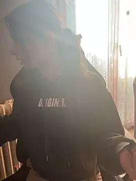 LaPetitechienne1 online show from January 13, 2:00 pm