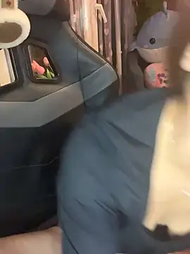 LaPetitechienne1 online show from February 20, 3:45 am