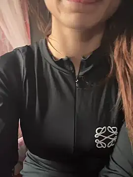 LaPetitechienne1 online show from March 14, 7:59 am