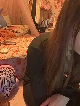 LaPetitechienne1 online show from March 15, 5:30 am