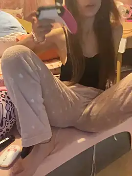 LaPetitechienne1 online show from March 15, 7:27 pm