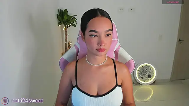 sharlotte 23 online show from June 25, 12:21 am