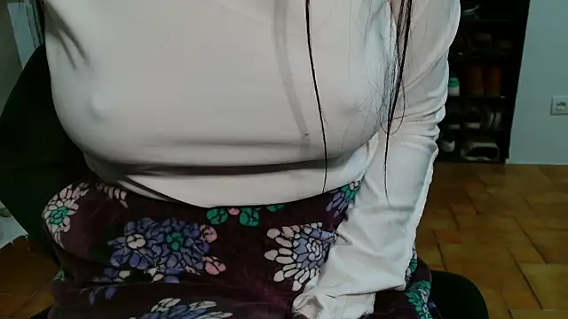 Snapshot of patatinahot87 chatting on January 10, 4:53 pm patatinahot87 online show from January 10, 4:53 pm