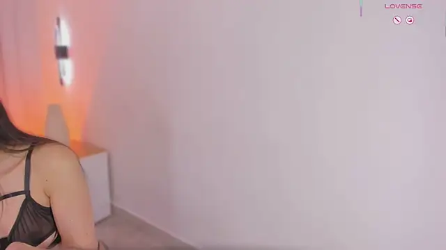 luisah  online show from February 7, 8:45 pm