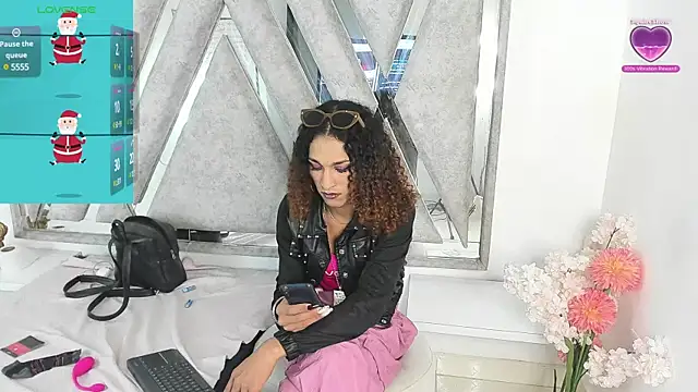 StefanyMiler online show from December 19, 7:18 am