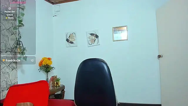 Snapshot of yasmin_goldenst chatting on February 28, 7:56 pm yasmin goldenst online show from February 28, 7:56 pm