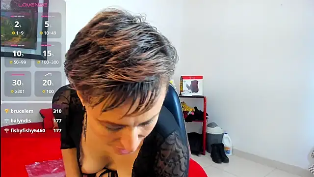 Snapshot of yasmin_goldenst chatting on March 15, 5:19 am yasmin goldenst online show from March 15, 5:19 am