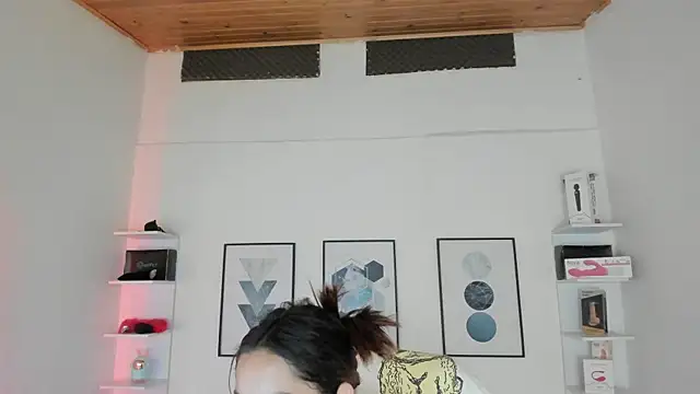 cristal  hot 1 online show from February 3, 4:04 am