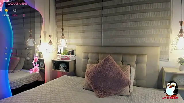 Snapshot of cristal__hot_1 chatting on May 3, 5:02 am cristal hot 1 online show from May 3, 5:02 am