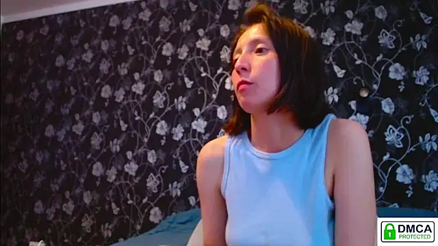 Snapshot of Sophi_Cute chatting on June 3, 3:17 pm Sophi Cute online show from June 3, 3:17 pm