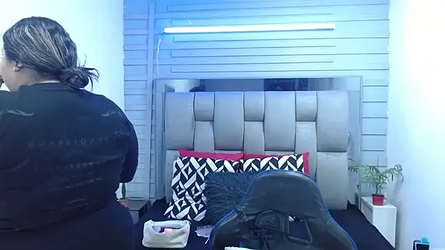 evelin zaens online show from March 28, 4:12 am