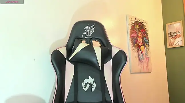 RebeccaSexx online show from March 10, 5:00 am