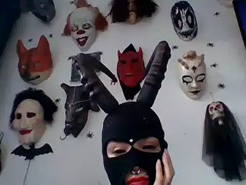 Snapshot of FeticheMacabre chatting on December 6, 8:40 pm FeticheMacabre online show from December 6, 8:40 pm