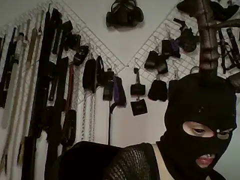 Snapshot of FeticheMacabre chatting on December 15, 5:45 am FeticheMacabre online show from December 15, 5:45 am