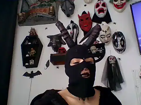 Snapshot of FeticheMacabre chatting on October 19, 7:36 pm FeticheMacabre online show from October 19, 7:36 pm