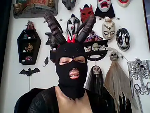 Snapshot of FeticheMacabre chatting on December 2, 5:19 pm FeticheMacabre online show from December 2, 5:19 pm