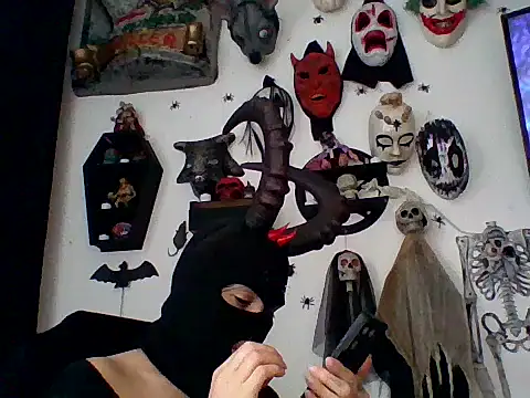 Snapshot of FeticheMacabre chatting on December 19, 6:04 pm FeticheMacabre online show from December 19, 6:04 pm