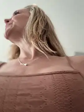 MessyNastyQueen online show from March 14, 4:30 pm