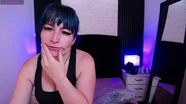 alicia moom online show from February 4, 7:55 pm