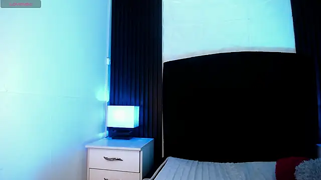 alicia moom online show from October 23, 7:56 pm