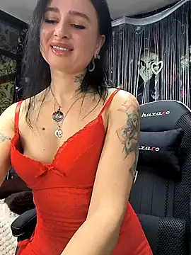 KikiXRed online show from February 6, 10:15 am