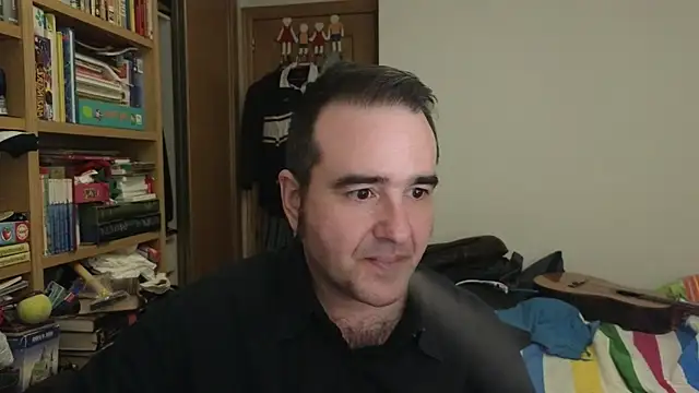 curiosillo83 online show from April 9, 11:54 pm