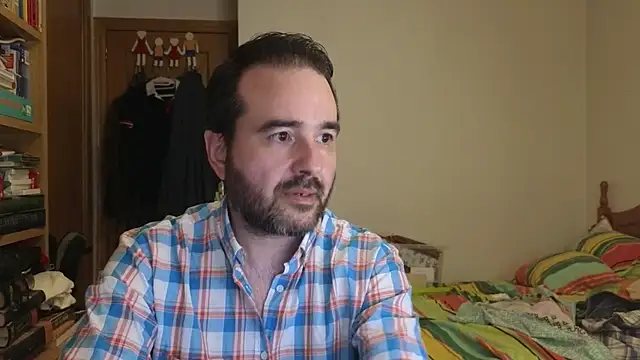 Snapshot of curiosillo83 chatting on June 4, 3:29 pm curiosillo83 online show from June 4, 3:29 pm