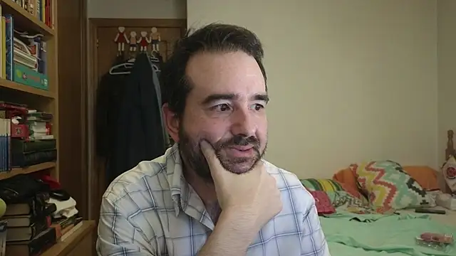 Snapshot of curiosillo83 chatting on July 1, 8:05 am curiosillo83 online show from July 1, 8:05 am
