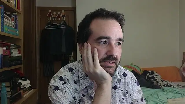 Snapshot of curiosillo83 chatting on July 6, 6:10 pm curiosillo83 online show from July 6, 6:10 pm