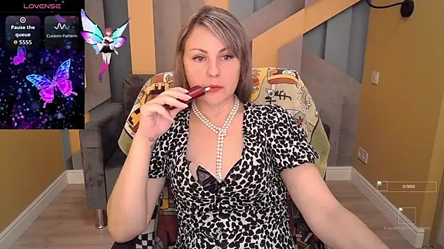 Snapshot of Candy_Long chatting on October 20, 5:30 am Candy Long online show from October 20, 5:30 am