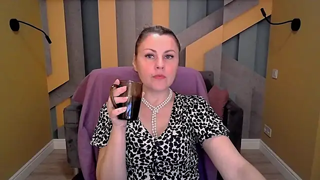 Snapshot of Candy_Long chatting on November 8, 6:24 am Candy Long online show from November 8, 6:24 am